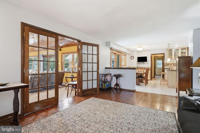 560 LOWER HOLLAND RD, Southampton, PA 18966