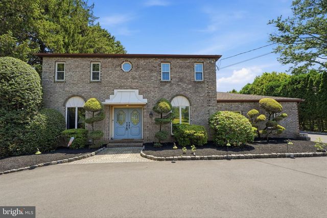 560 LOWER HOLLAND RD, Southampton, PA 18966