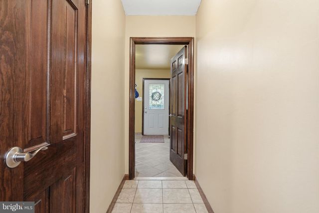 560 LOWER HOLLAND RD, Southampton, PA 18966