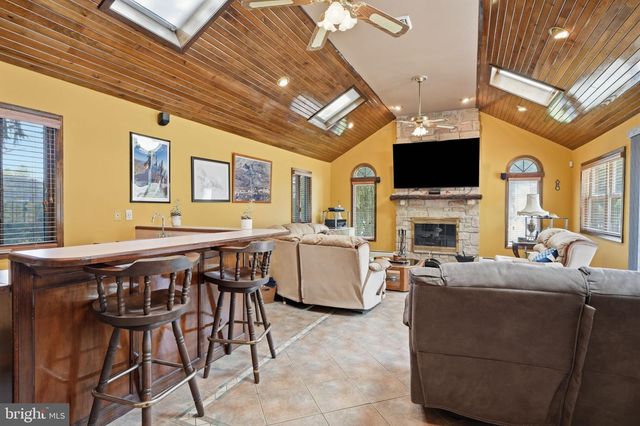 560 LOWER HOLLAND RD, Southampton, PA 18966
