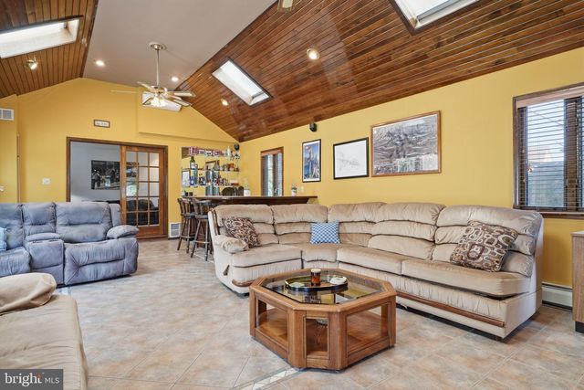 560 LOWER HOLLAND RD, Southampton, PA 18966