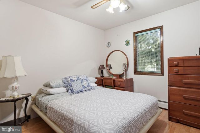 560 LOWER HOLLAND RD, Southampton, PA 18966