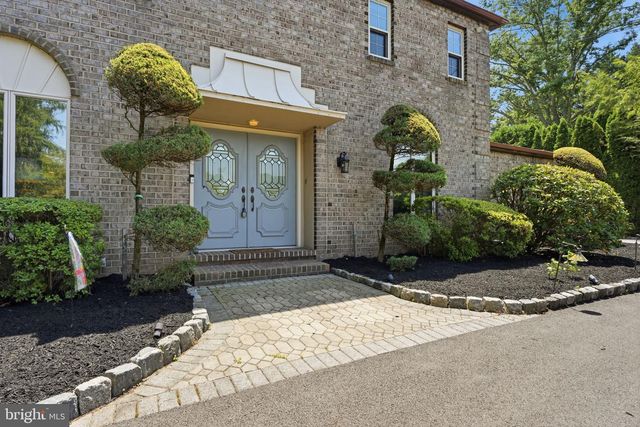 560 LOWER HOLLAND RD, Southampton, PA 18966