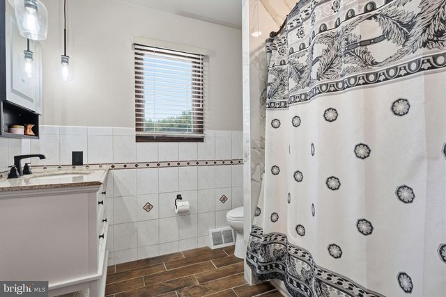 560 LOWER HOLLAND RD, Southampton, PA 18966