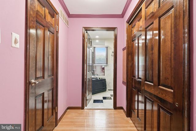 560 LOWER HOLLAND RD, Southampton, PA 18966