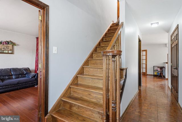 560 LOWER HOLLAND RD, Southampton, PA 18966