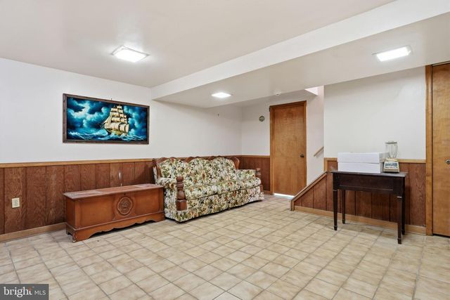 560 LOWER HOLLAND RD, Southampton, PA 18966