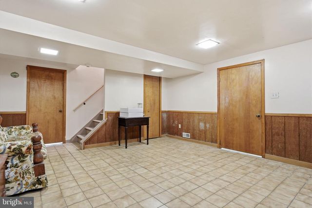 560 LOWER HOLLAND RD, Southampton, PA 18966
