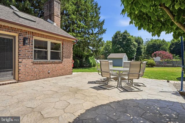 560 LOWER HOLLAND RD, Southampton, PA 18966