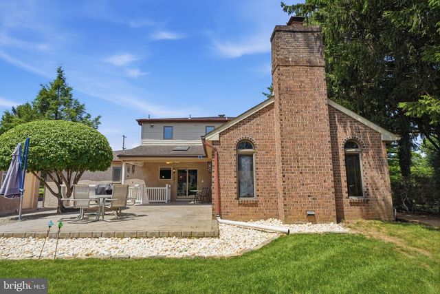 560 LOWER HOLLAND RD, Southampton, PA 18966