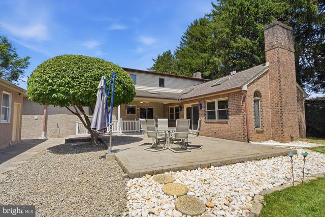 560 LOWER HOLLAND RD, Southampton, PA 18966