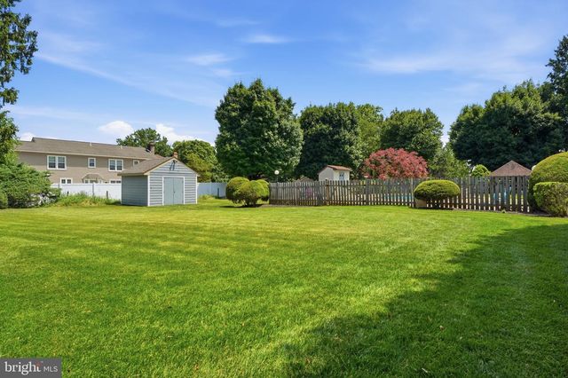 560 LOWER HOLLAND RD, Southampton, PA 18966