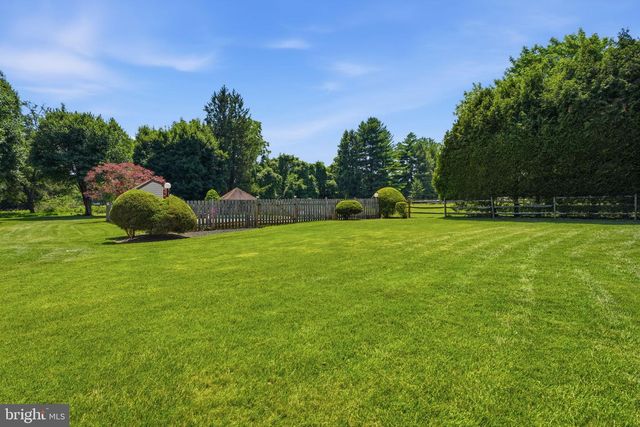 560 LOWER HOLLAND RD, Southampton, PA 18966