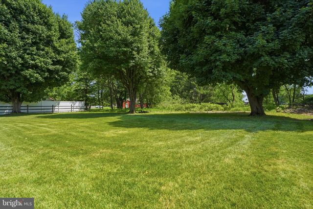 560 LOWER HOLLAND RD, Southampton, PA 18966