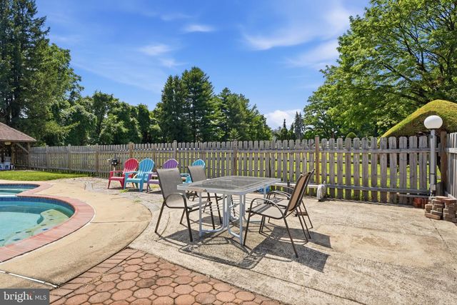 560 LOWER HOLLAND RD, Southampton, PA 18966
