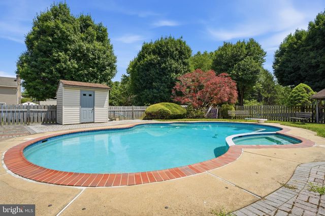 560 LOWER HOLLAND RD, Southampton, PA 18966