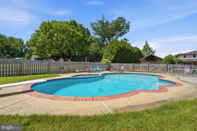 560 LOWER HOLLAND RD, Southampton, PA 18966