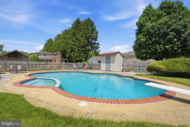 560 LOWER HOLLAND RD, Southampton, PA 18966