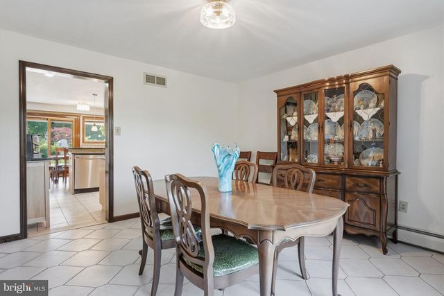 560 LOWER HOLLAND RD, Southampton, PA 18966