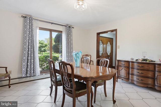 560 LOWER HOLLAND RD, Southampton, PA 18966