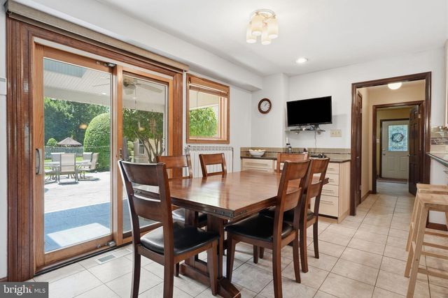 560 LOWER HOLLAND RD, Southampton, PA 18966