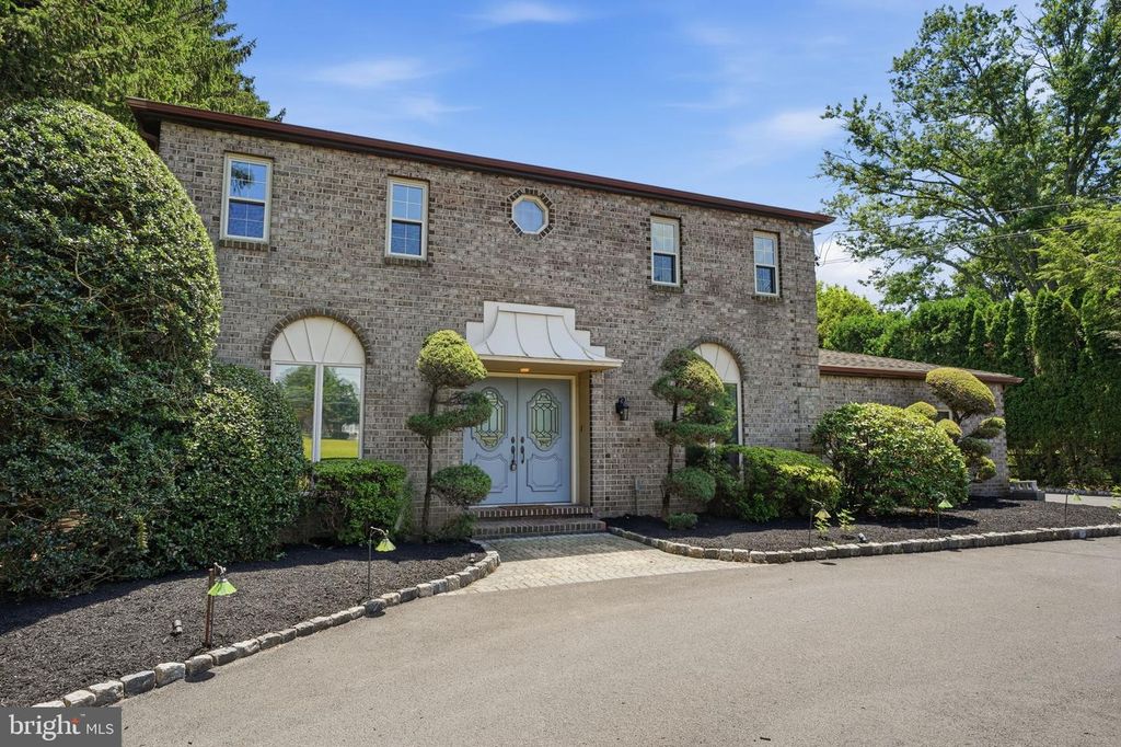 560 LOWER HOLLAND RD, Southampton, PA 18966