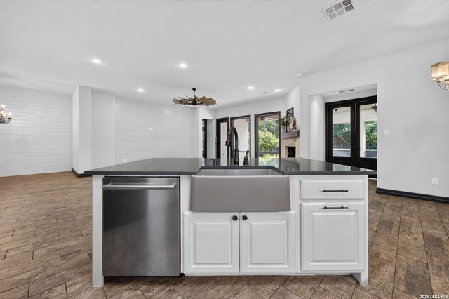 410 KNOLL SPGS, Boerne, TX 78006