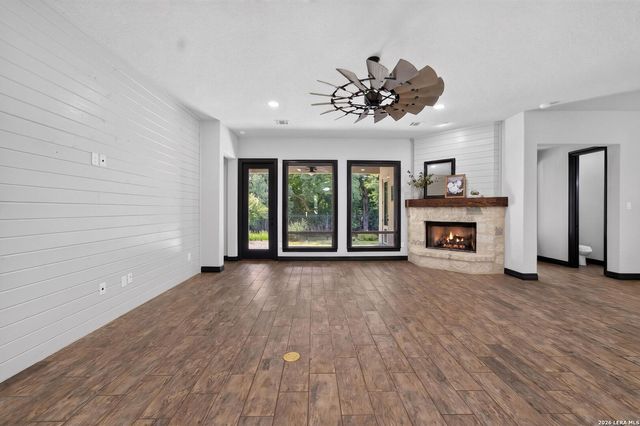 410 KNOLL SPGS, Boerne, TX 78006