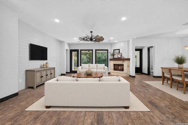 410 KNOLL SPGS, Boerne, TX 78006