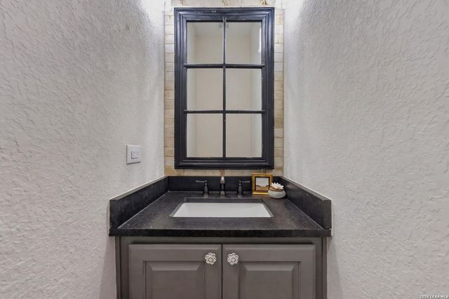 410 KNOLL SPGS, Boerne, TX 78006