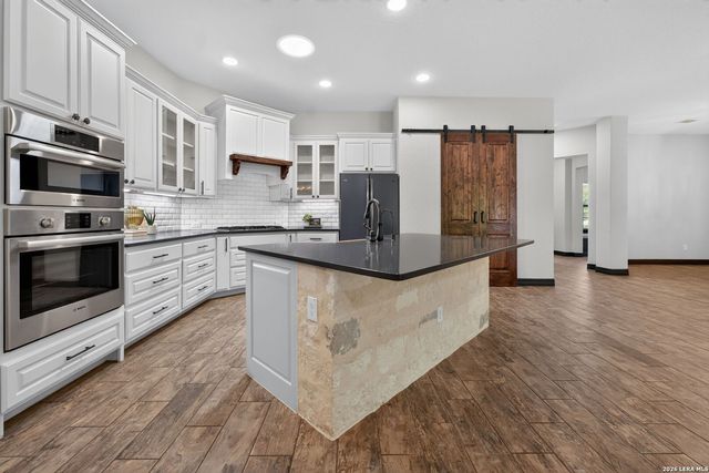410 KNOLL SPGS, Boerne, TX 78006