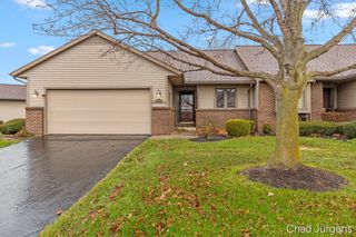 2000 Lakeview Drive, Zeeland, MI 49464