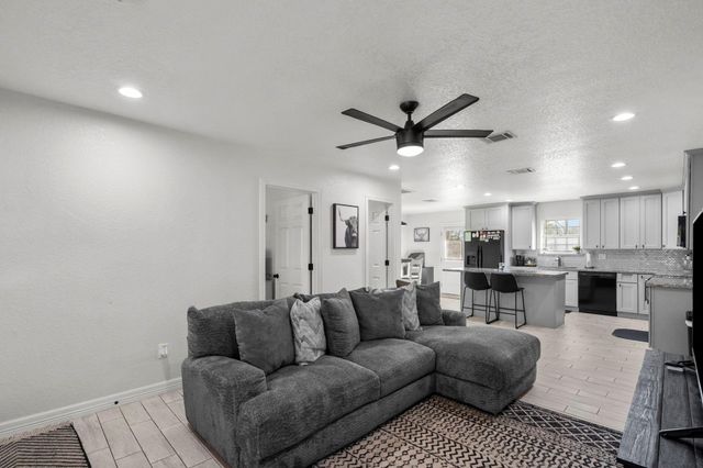 2914 Saint Anne Street, Liverpool, TX 77577