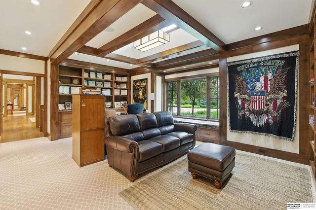 840 Loveland Drive, Omaha, NE 68114