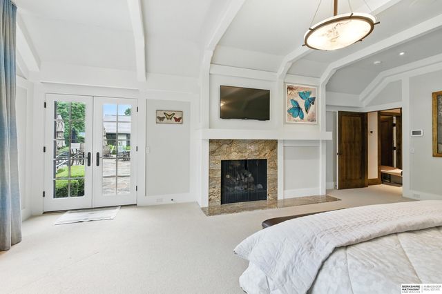 840 Loveland Drive, Omaha, NE 68114