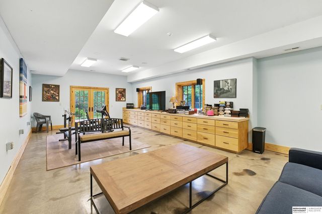 840 Loveland Drive, Omaha, NE 68114