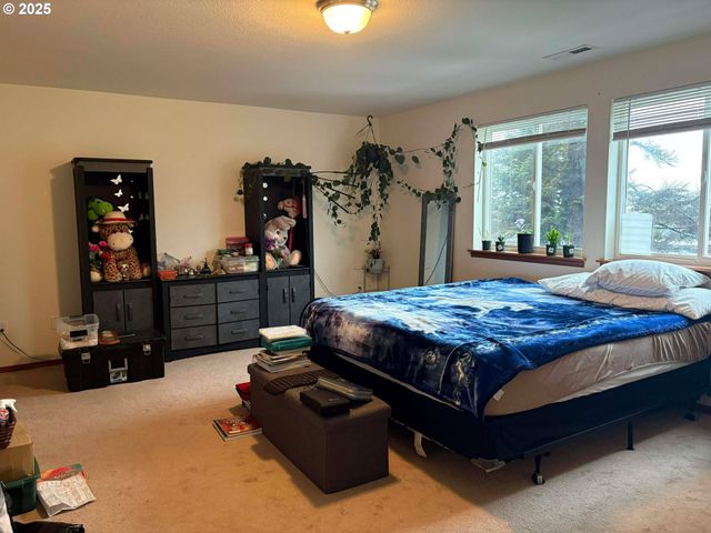 1752 Ne 20TH St, Lincoln City, OR 97367