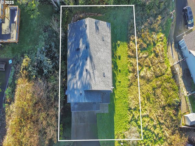 1752 Ne 20TH St, Lincoln City, OR 97367