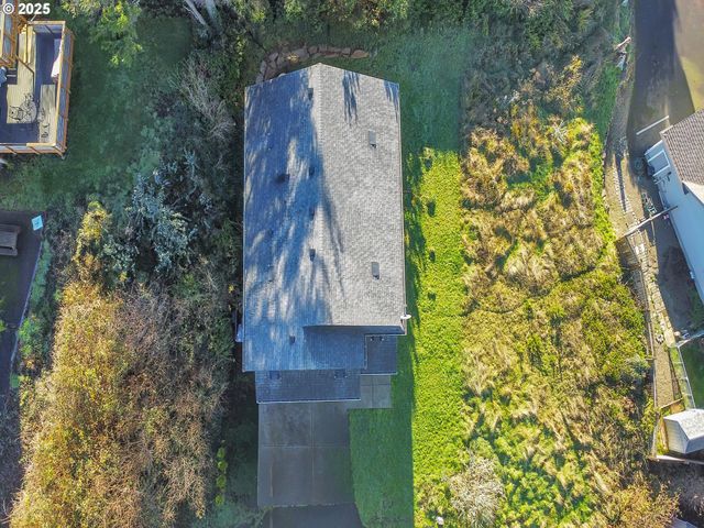 1752 Ne 20TH St, Lincoln City, OR 97367