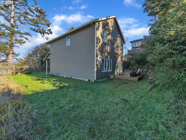 1752 Ne 20TH St, Lincoln City, OR 97367