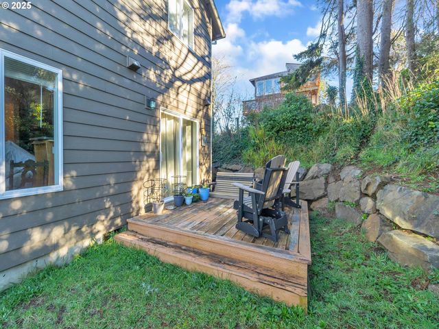 1752 Ne 20TH St, Lincoln City, OR 97367