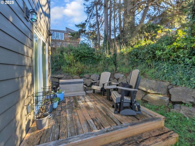 1752 Ne 20TH St, Lincoln City, OR 97367