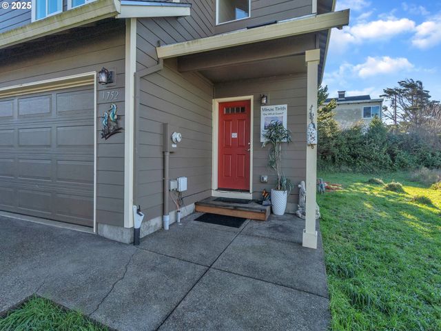 1752 Ne 20TH St, Lincoln City, OR 97367