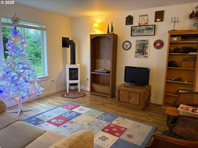 1752 Ne 20TH St, Lincoln City, OR 97367