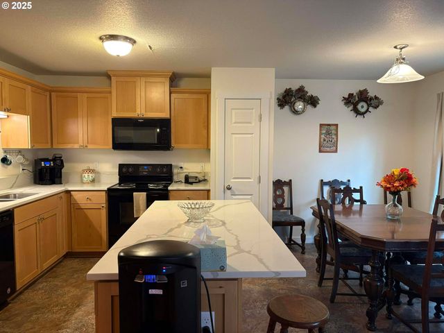 1752 Ne 20TH St, Lincoln City, OR 97367