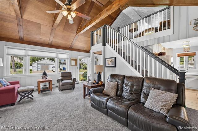923 Sarena Avenue, Waterford, MI 48327