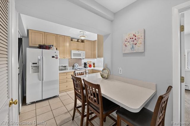 923 Sarena Avenue, Waterford, MI 48327