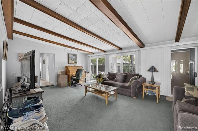 923 Sarena Avenue, Waterford, MI 48327
