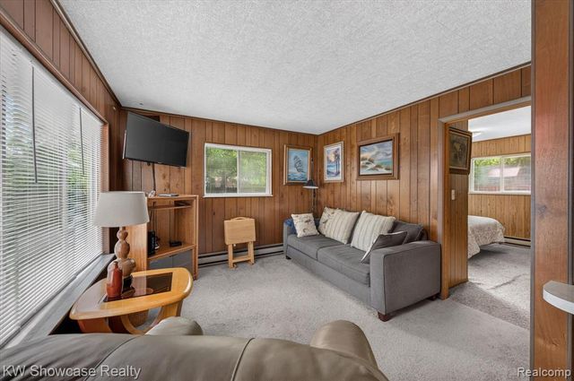 923 Sarena Avenue, Waterford, MI 48327