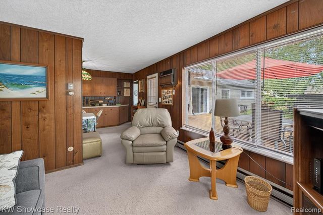 923 Sarena Avenue, Waterford, MI 48327